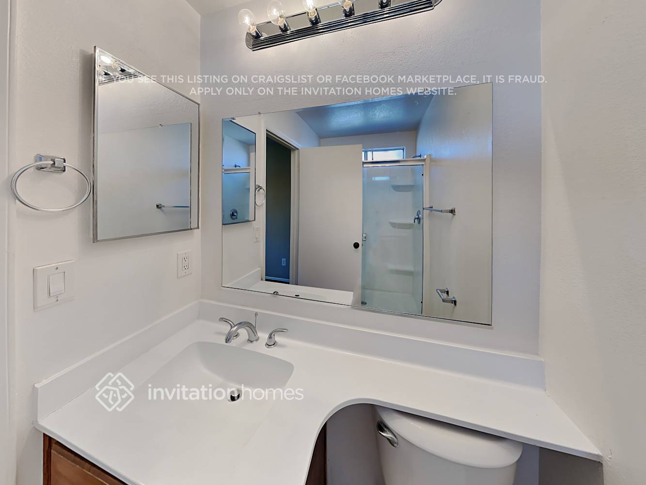 Building Photo - 1102 E Utopia Rd