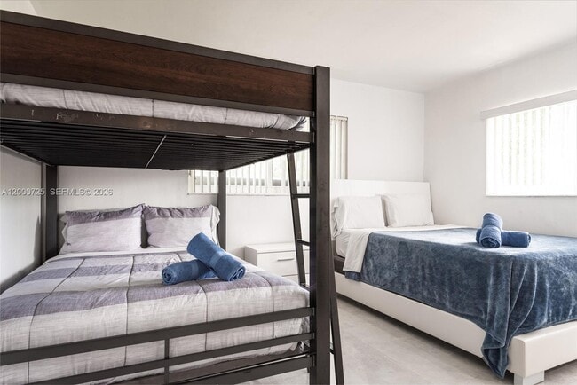 Building Photo - 2555 NE 202nd St