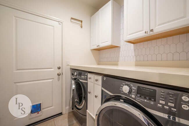 Building Photo - Madera Riverstone Home, 4BR/3BA, Including In-Law Suite, SOLAR, Community Pool, Tons of Community...