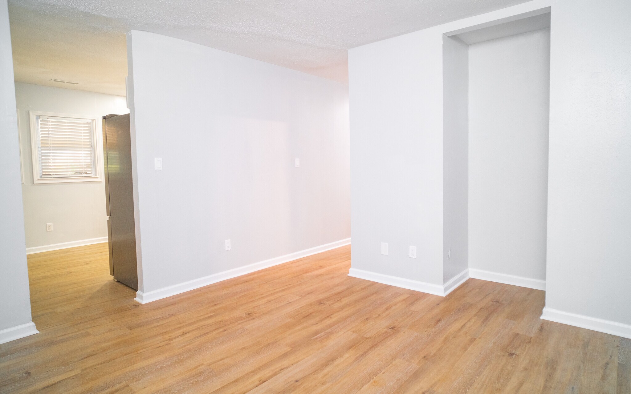 Building Photo - 3825 Crane Dr NE