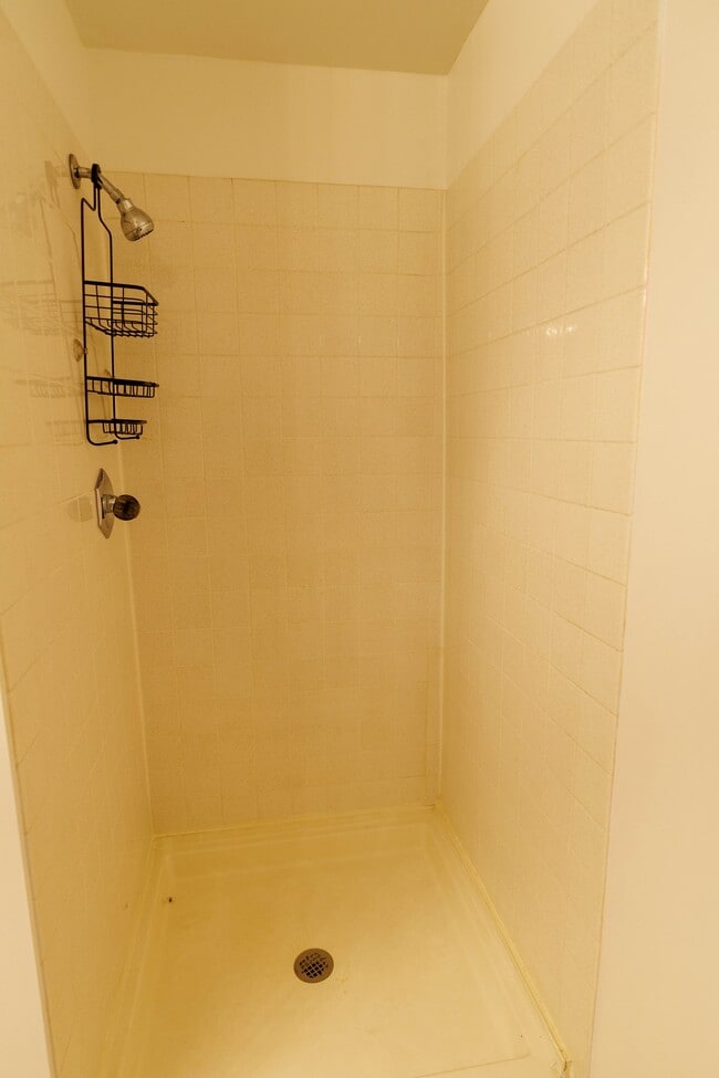 Building Photo - 2750 Greenbriar Dr