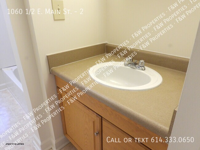 Building Photo - 1060 1/2 E. Main St.-2