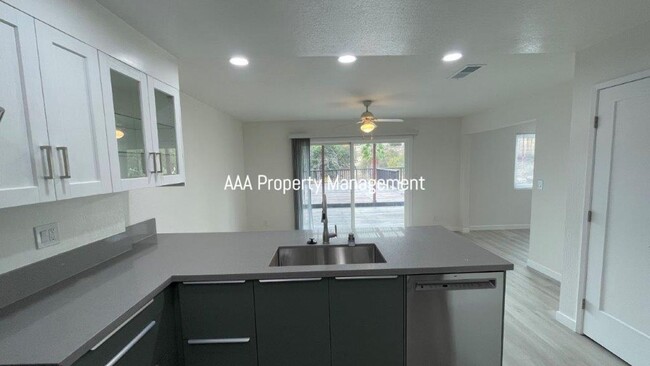 Building Photo - Martinez Beautiful fully remodeled 3 bedro...