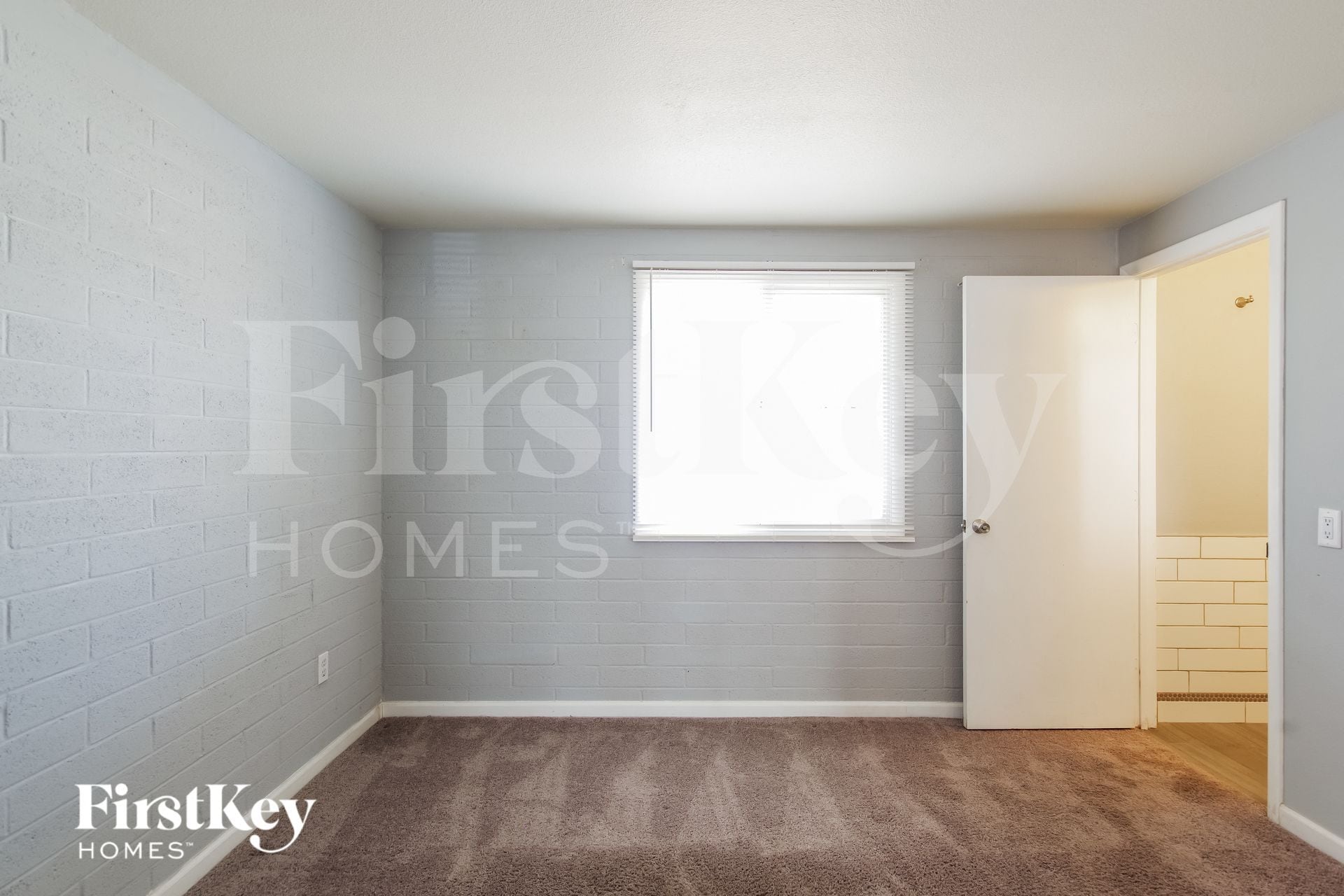 Building Photo - 3460 E Presidio Rd