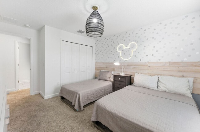 Building Photo - 4224 Paragraph Dr