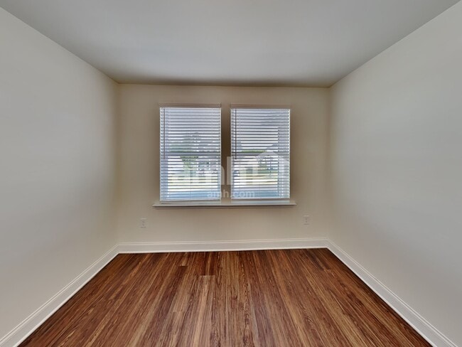 Building Photo - 542 Slew Dr