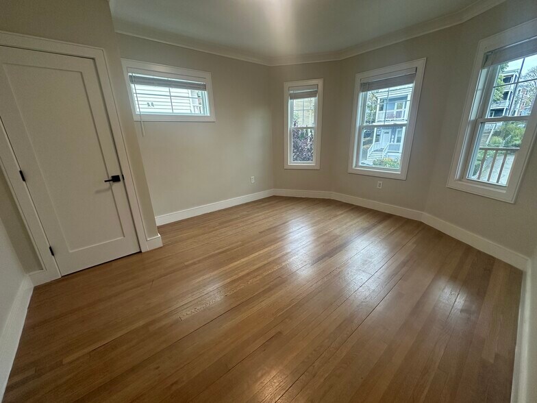 Building Photo - 44 Iffley Rd