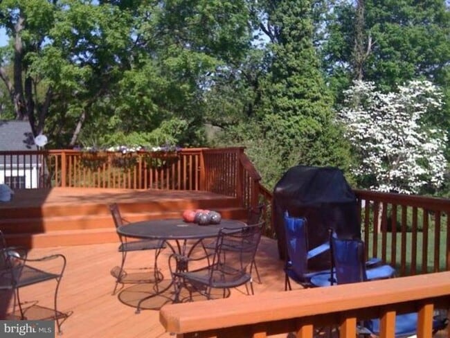 Building Photo - 9405 Locust Hill Rd