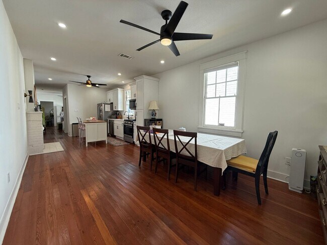 Building Photo - 5BD House Uptown