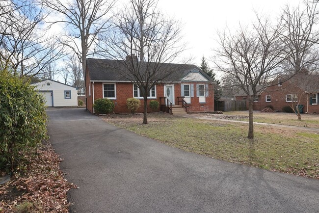 Building Photo - Spacious Brick Rancher in the heart of Tuckahoe in Westend!