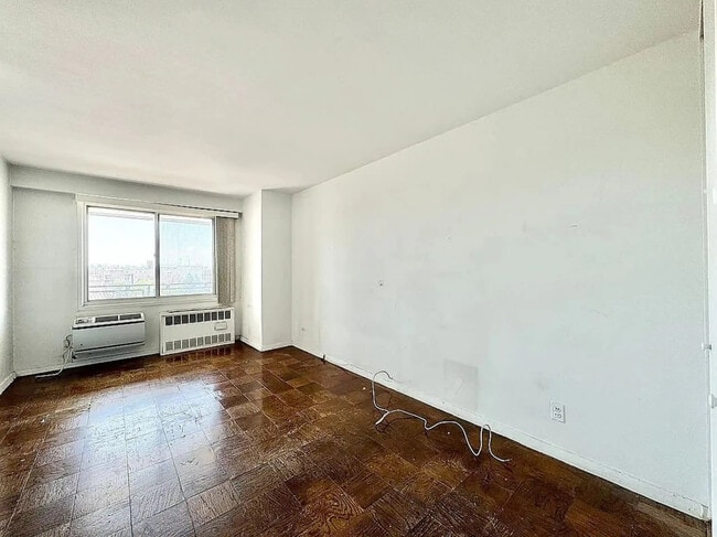 Building Photo - 86-15 Broadway