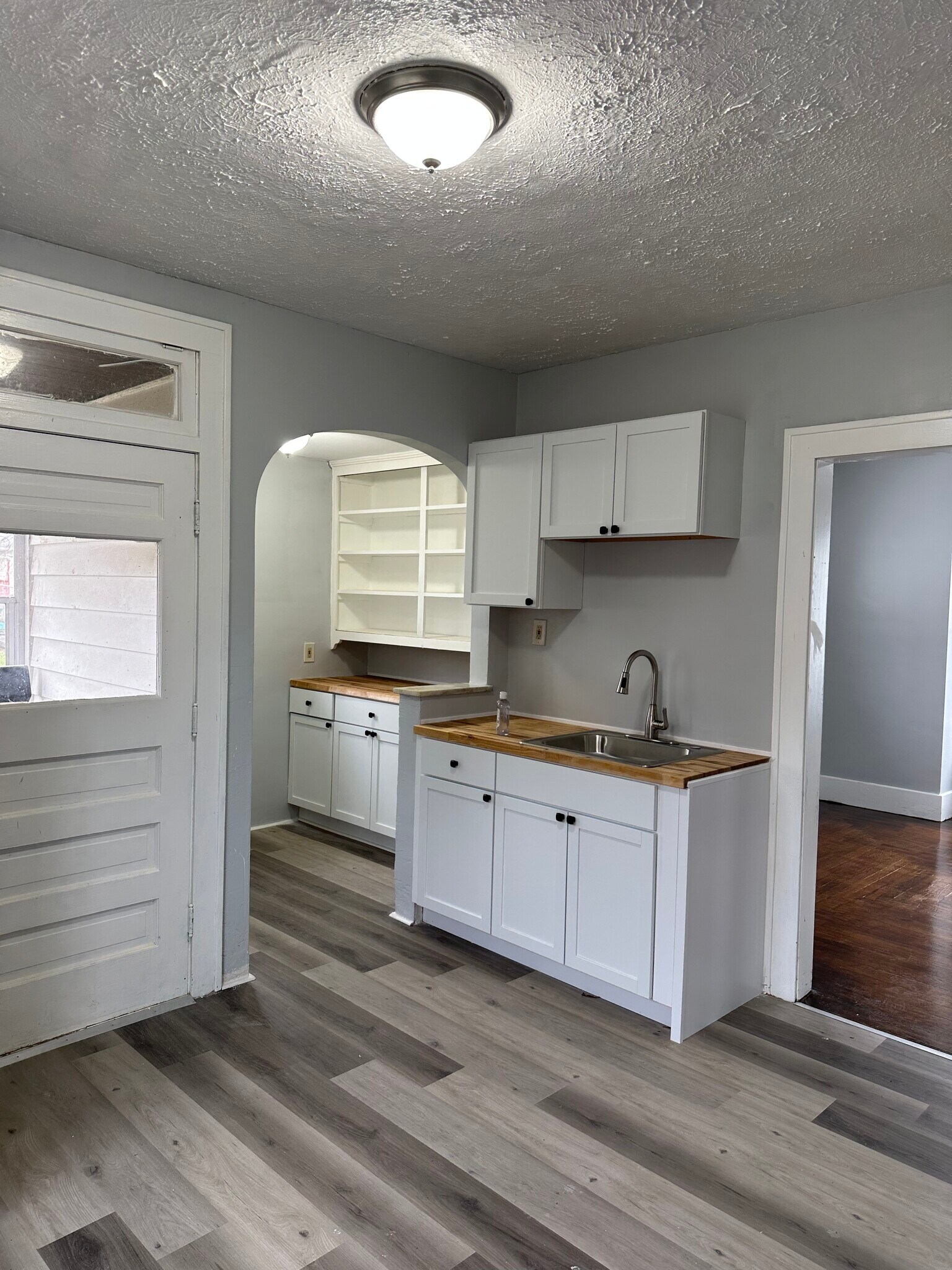 Building Photo - 819 W 18th St