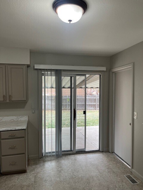 Building Photo - 16570 E Dickenson Pl