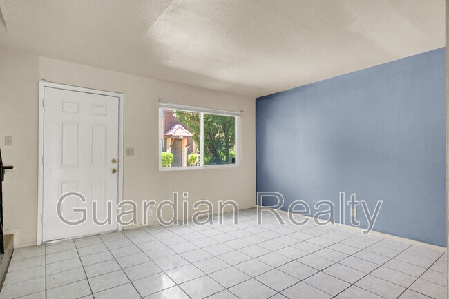 Building Photo - 4312 Lynnann