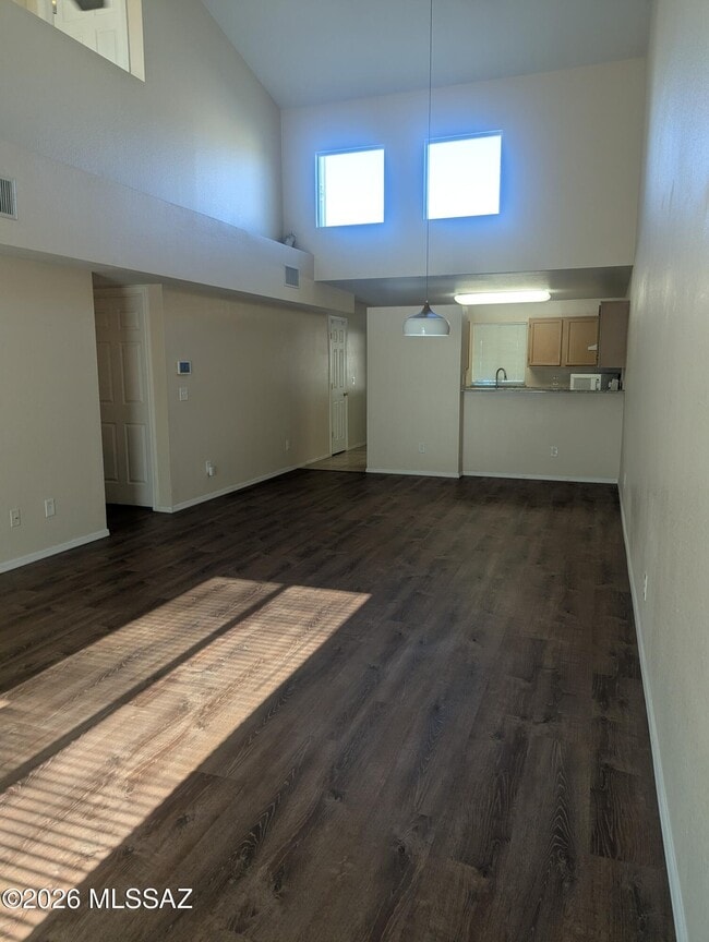 Building Photo - 2717 N Pacific Dr