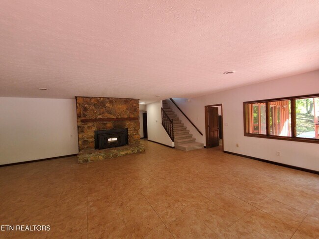 Building Photo - 289 Dark Hollow Rd N
