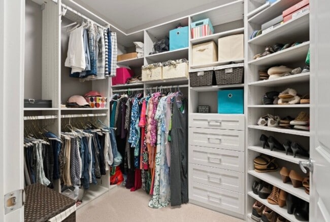 Building Photo - Centerpointe- Urban luxury living!!