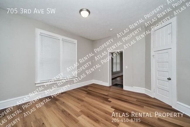 Building Photo - 705 3rd Ave SW