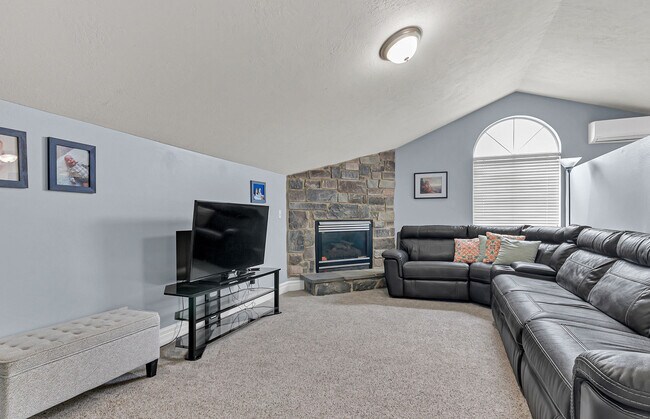 Building Photo - 11134 Hawkwood Dr