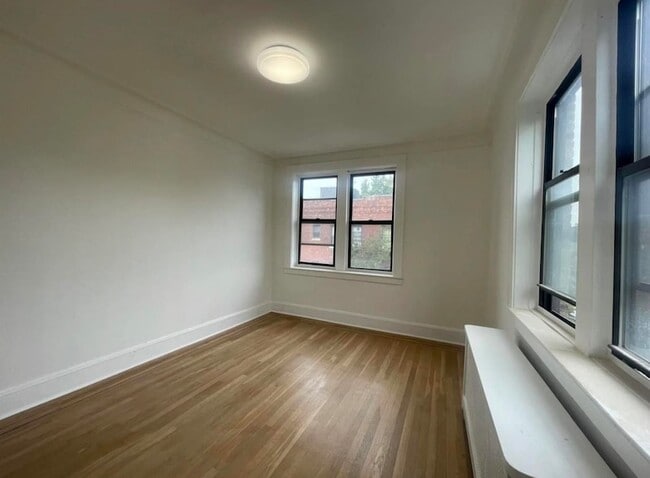 Building Photo - 2 Noll Pl