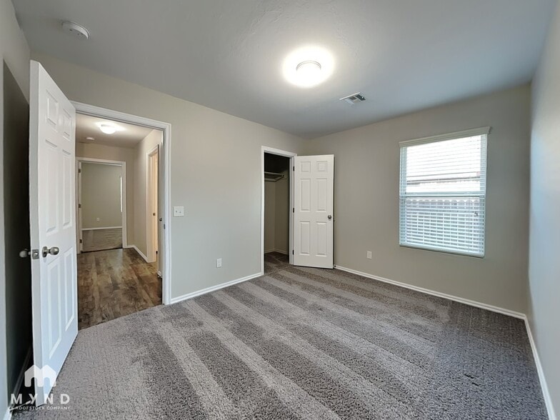 Building Photo - 1712 Lanesboro Dr