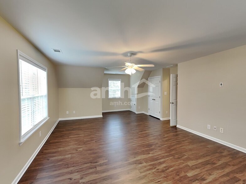 Building Photo - 122 Tilton Dr