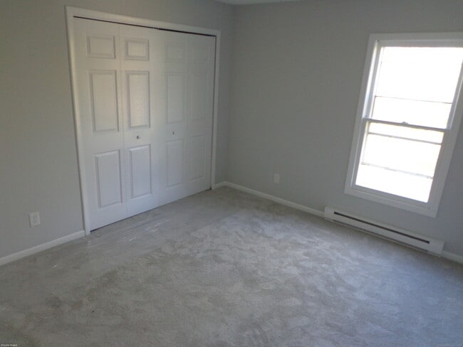 Building Photo - 83b N High St