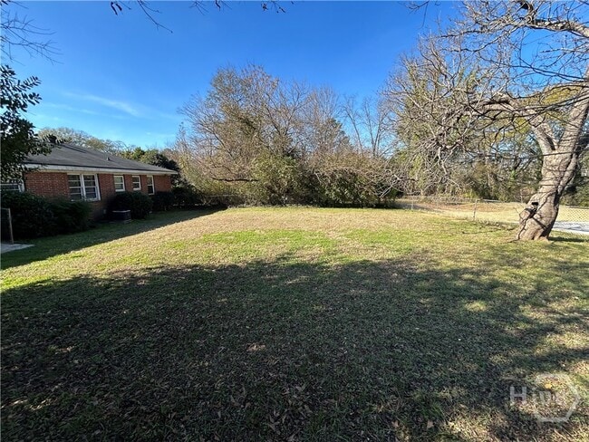 Building Photo - 190 Northcrest Dr