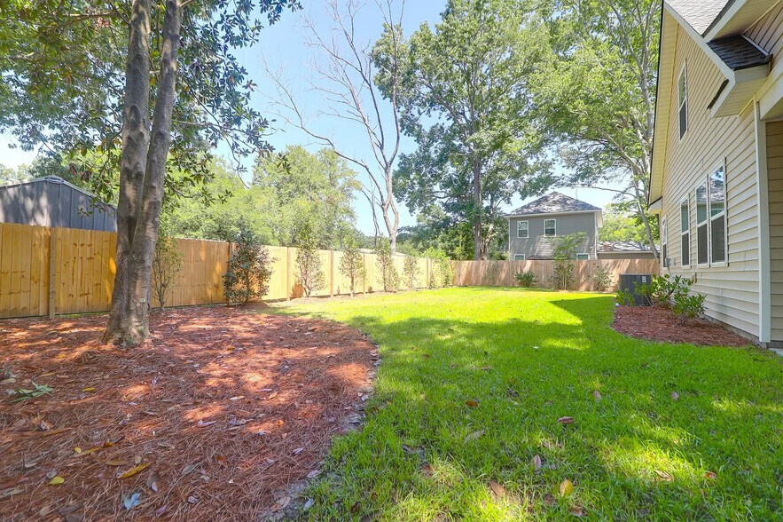 Yard to the side of the home - 2755 Tyler St