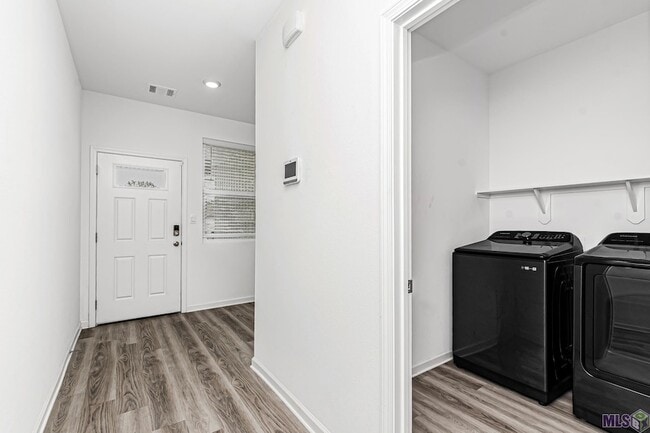 Building Photo - 910 Drago Dr