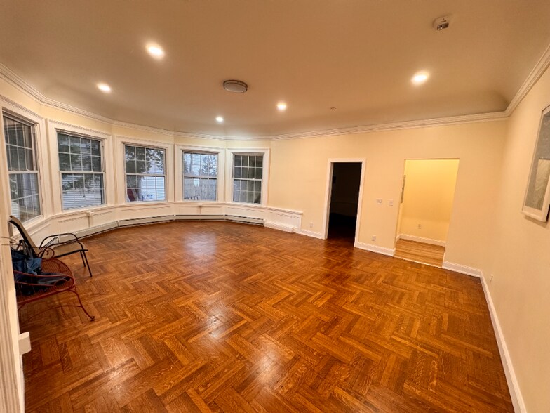 Building Photo - 630 Jefferson Ave