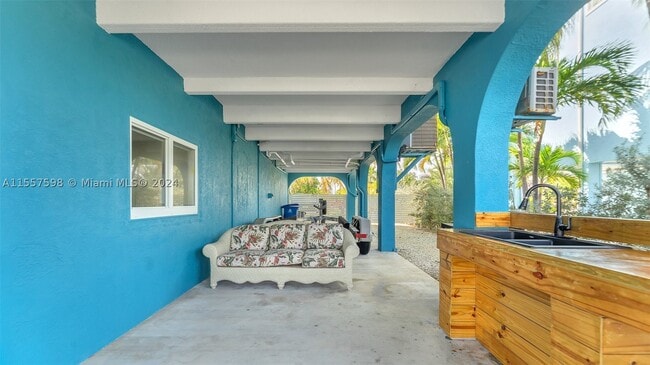 Building Photo - 441 La Fitte Rd