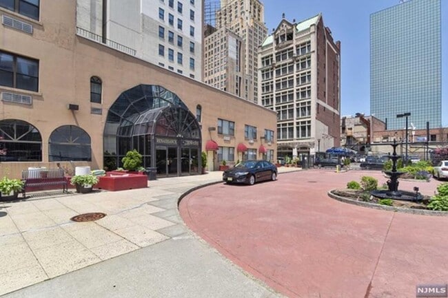 Building Photo - 111 Mulberry St