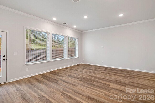 Building Photo - 8054 Houser St