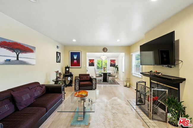 Building Photo - 22101 Buenaventura St
