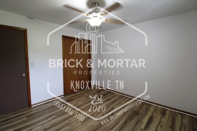 Building Photo - 2409 Holbrook Dr