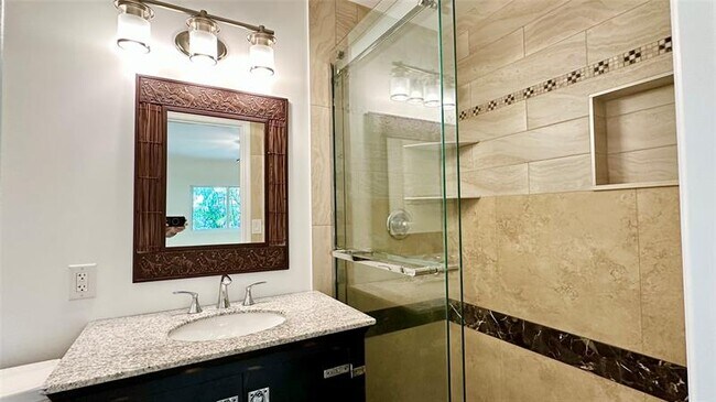 Building Photo - 400 SW 9th St