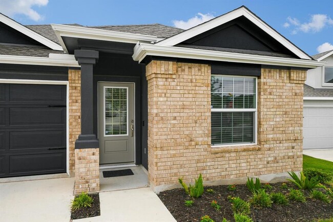 Building Photo - 2108 Golden Grain Ln