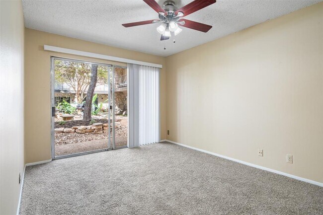 Building Photo - 500 E Riverside Dr