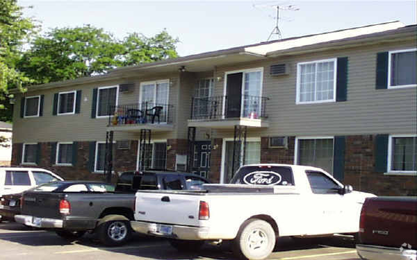 Primary Photo - Cherry Creek Condominiums