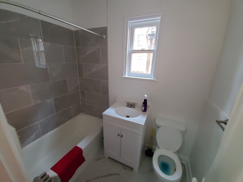 Building Photo - 166 E Pomfret St