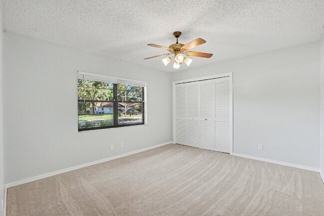 Building Photo - Recently Renovated 4-Bedroom + Den Pool Home in Temple Terrace
