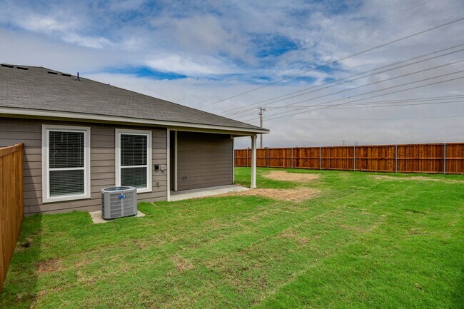 Building Photo - 752 Wheatfield Dr
