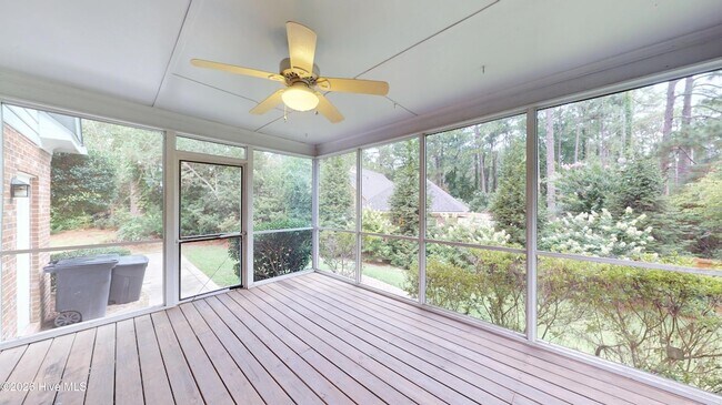Building Photo - 464 Summerlea Dr