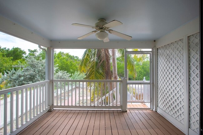 Building Photo - 2 Bedroom 1 Bathroom Golf Club Townhouse 1 year rental