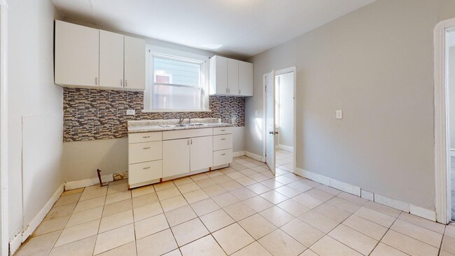 Building Photo - 3523 Walton Ave