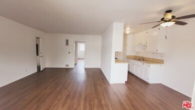 Building Photo - 818 7th St
