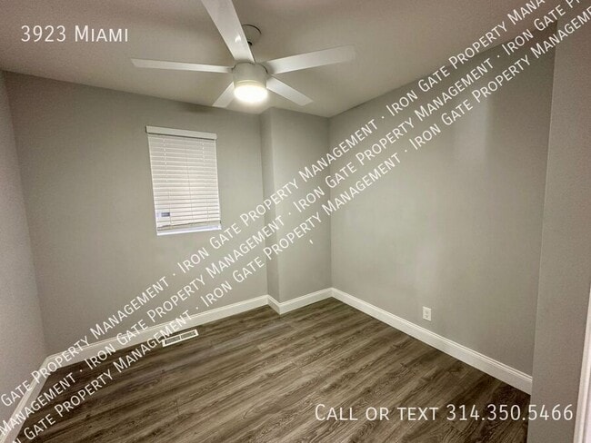 Building Photo - 3923 Miami-