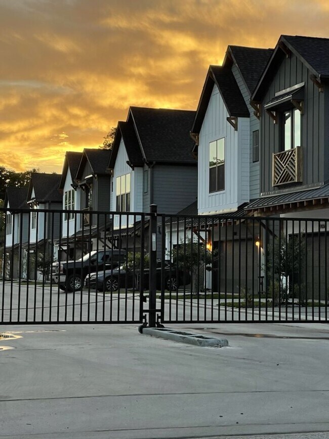 Building Photo - 9024 Wellspring Dr