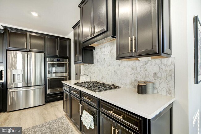 Building Photo - 6547 Clubhouse Dr